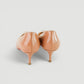 Zapatos de tacón bajo Christian Louboutin  de charol nude