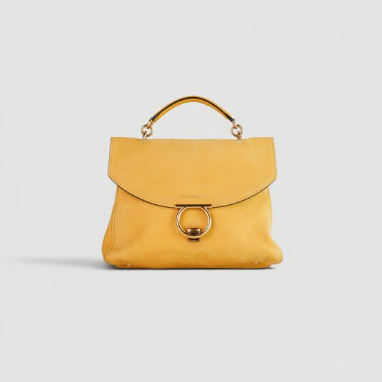 Bolso Salvatore Ferragamo modelo Margot en piel amarilla