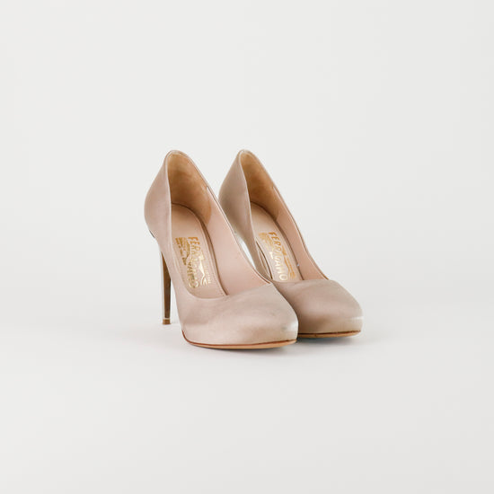 Tacones Salvatore Ferragamo de Piel con Forro Satinado Dorado