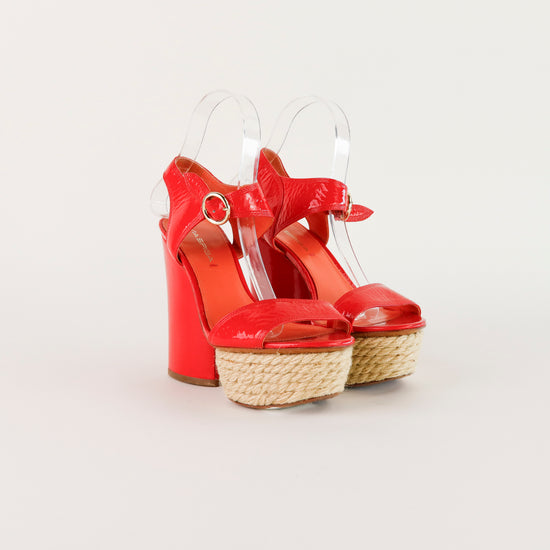 Sandalias de tacón Via Spiga en charol color rojo