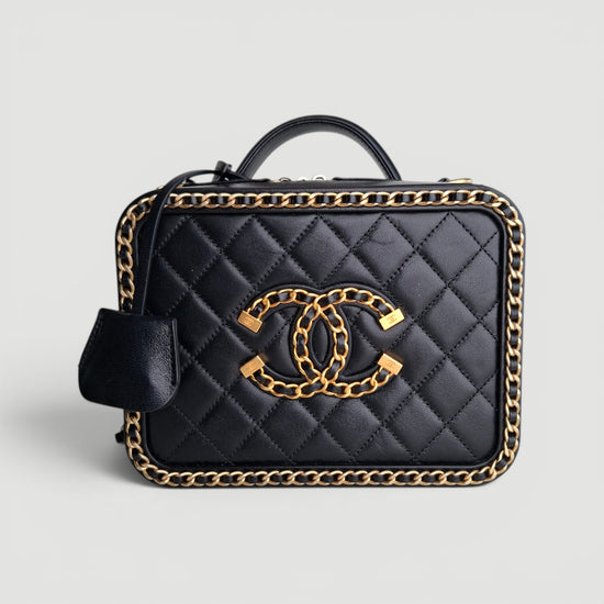 Bolso tipo neceser Chanel en piel negra