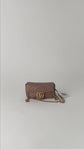 Bolso Crossbody Gucci Marmont Mini en Piel Suave Dark Beige