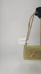 Bolso Crossbody Louis Vuitton Twist PM en Piel EPI Dorada