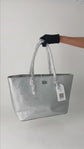 Bolso Tote Michael Kors en Lona Plateada